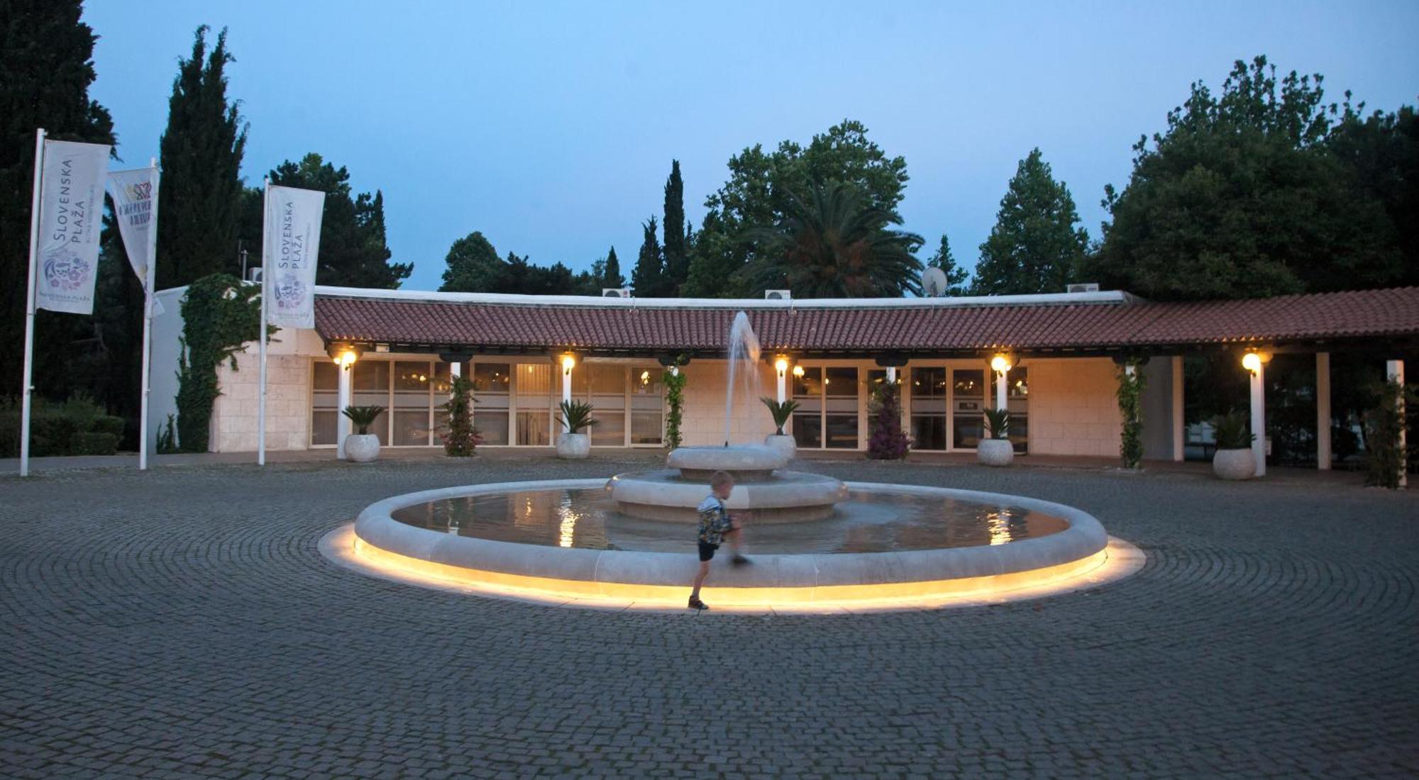 Hotel Slovenska Plaza Budva Exterior foto